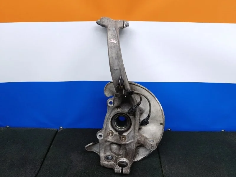 Кулак со ступицей Audi Q5 2012 4G0407253B 8R 3.0 CTVA, передний левый