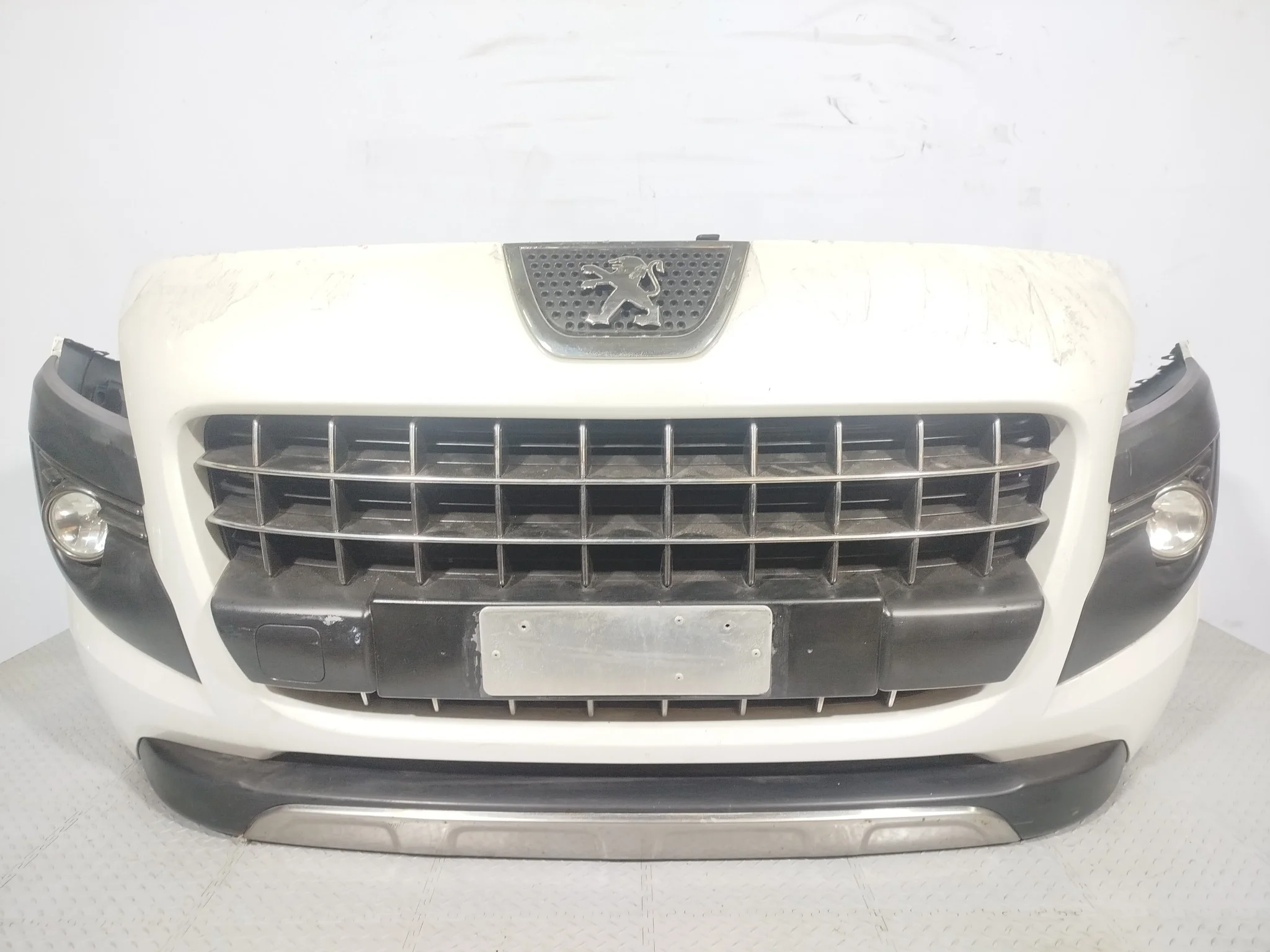 НОУСКАТ PEUGEOT 3008 7401RZ  белый QA6141