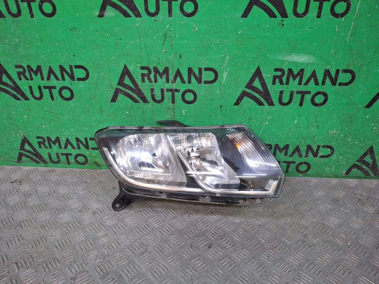 Фара Renault Logan 2012-2018