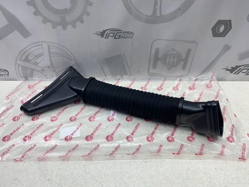 Патрубок воздушного фильтра правый Mercedes-benz W222