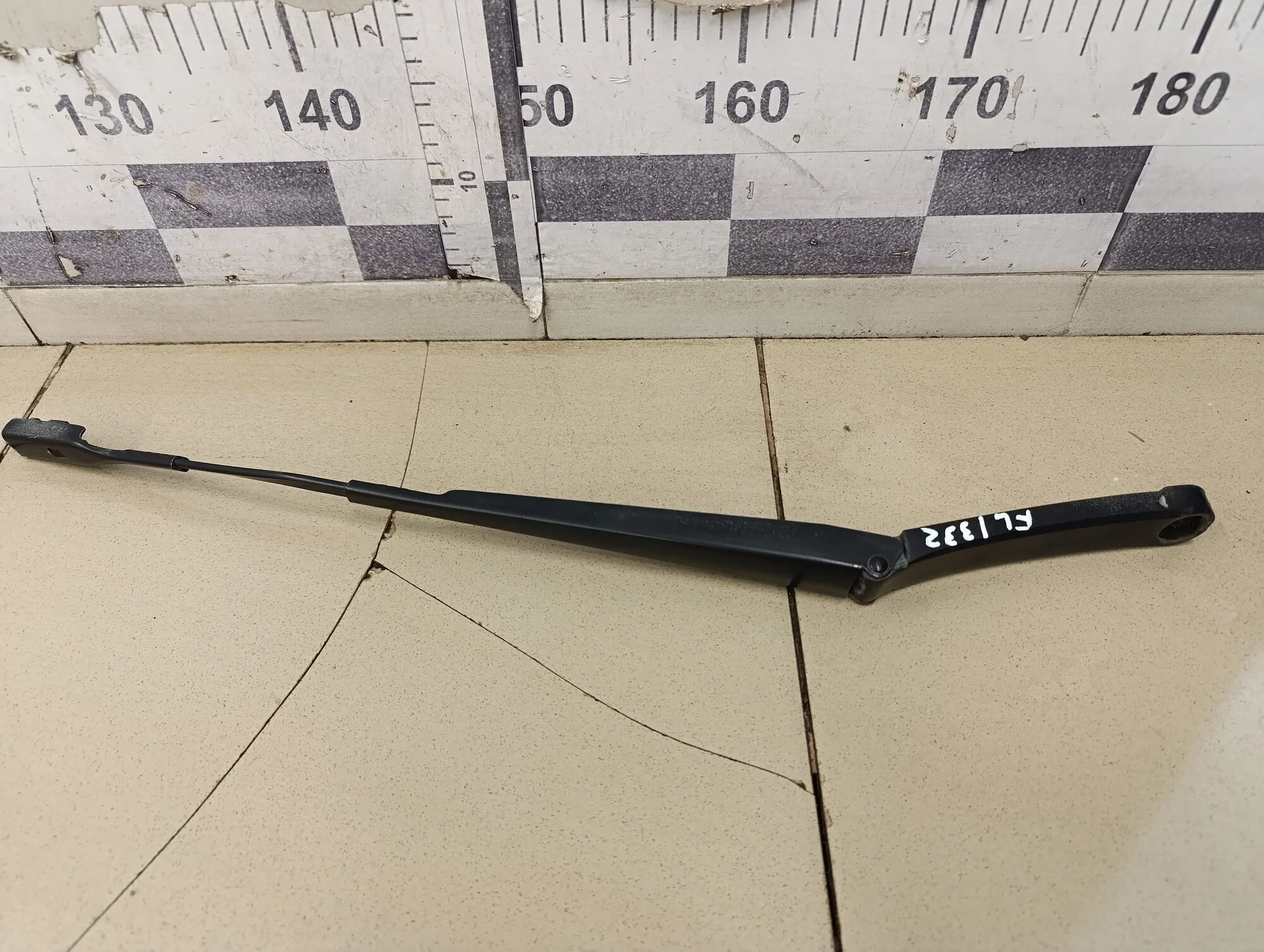 Поводок стеклоочистителя передний левый Octavia (A7) 2013>