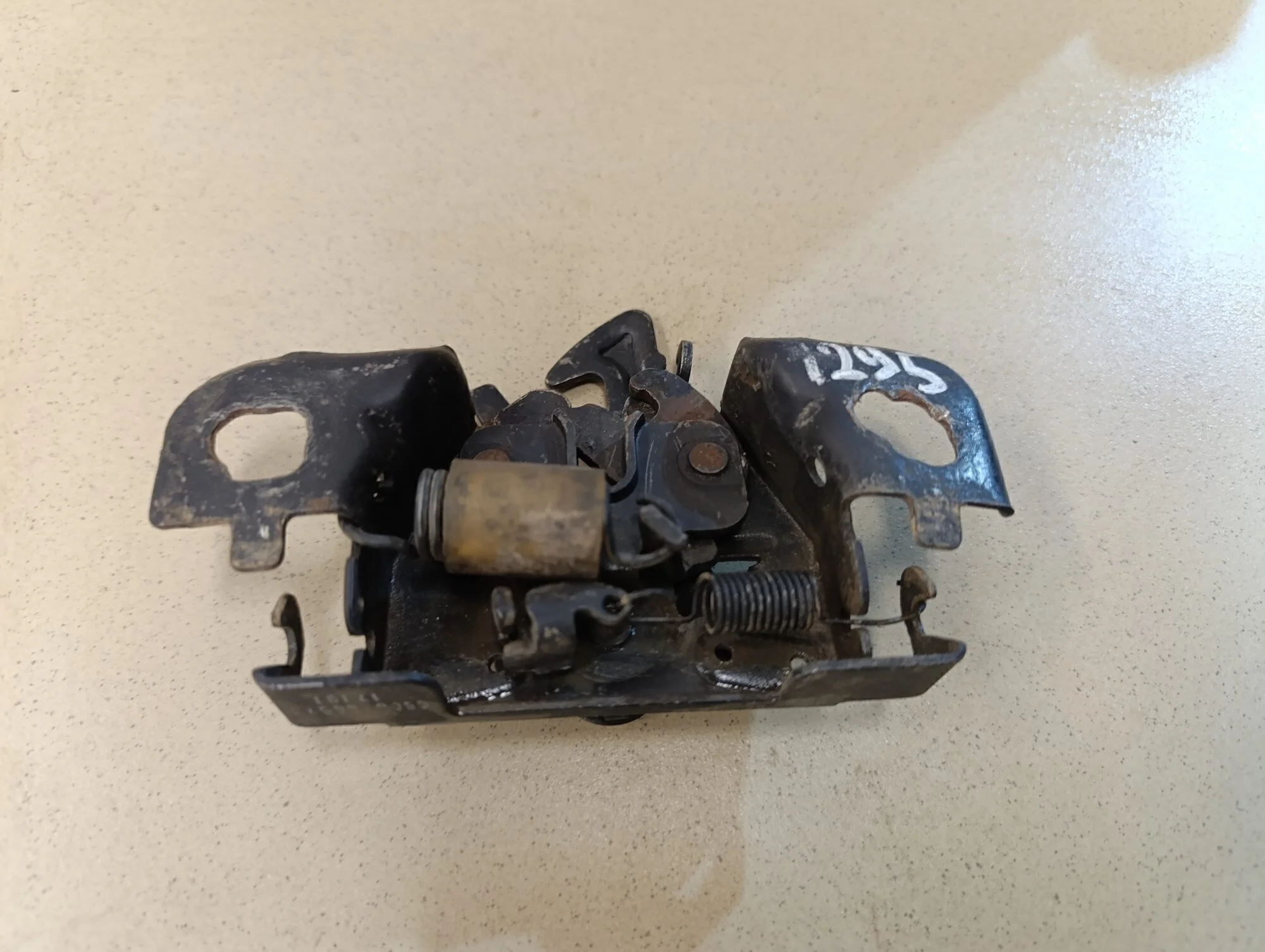 Замок капота Logan II 2014>