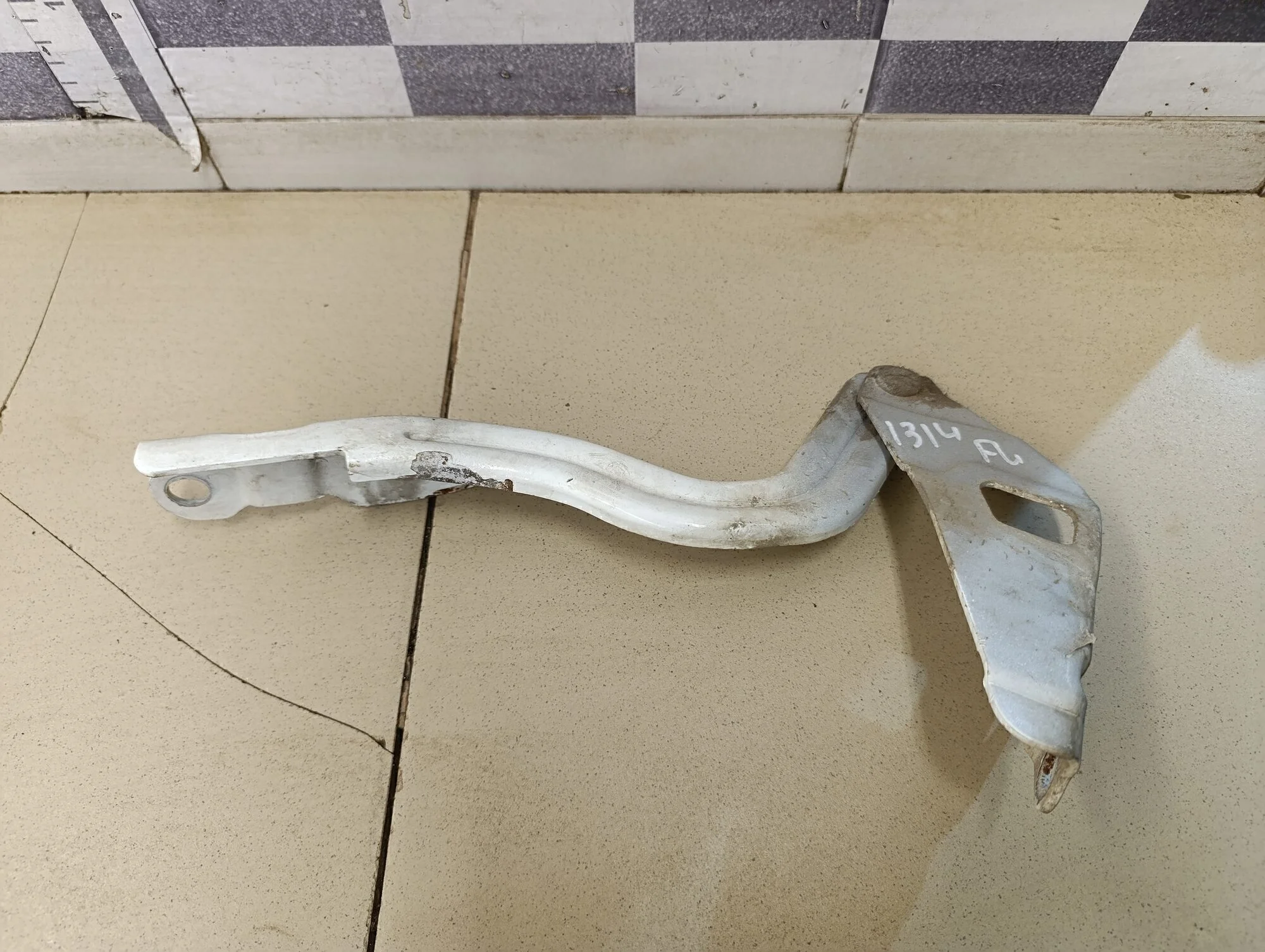 Петля капота левая Solaris 2010-2017