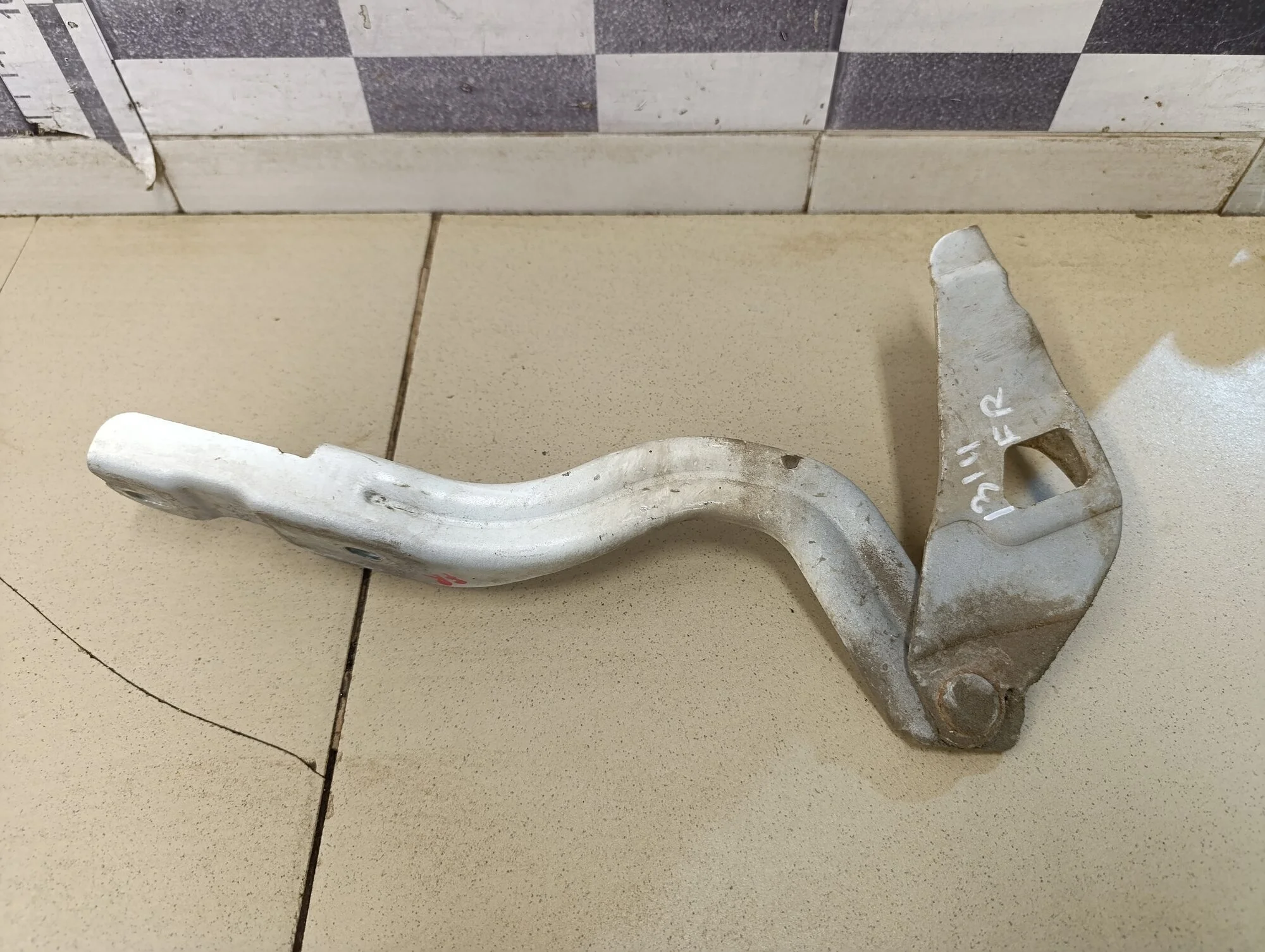 Петля капота правая Solaris 2010-2017