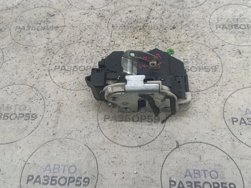 Замок задний левый Mitsubishi Outlander I (2002—2009)