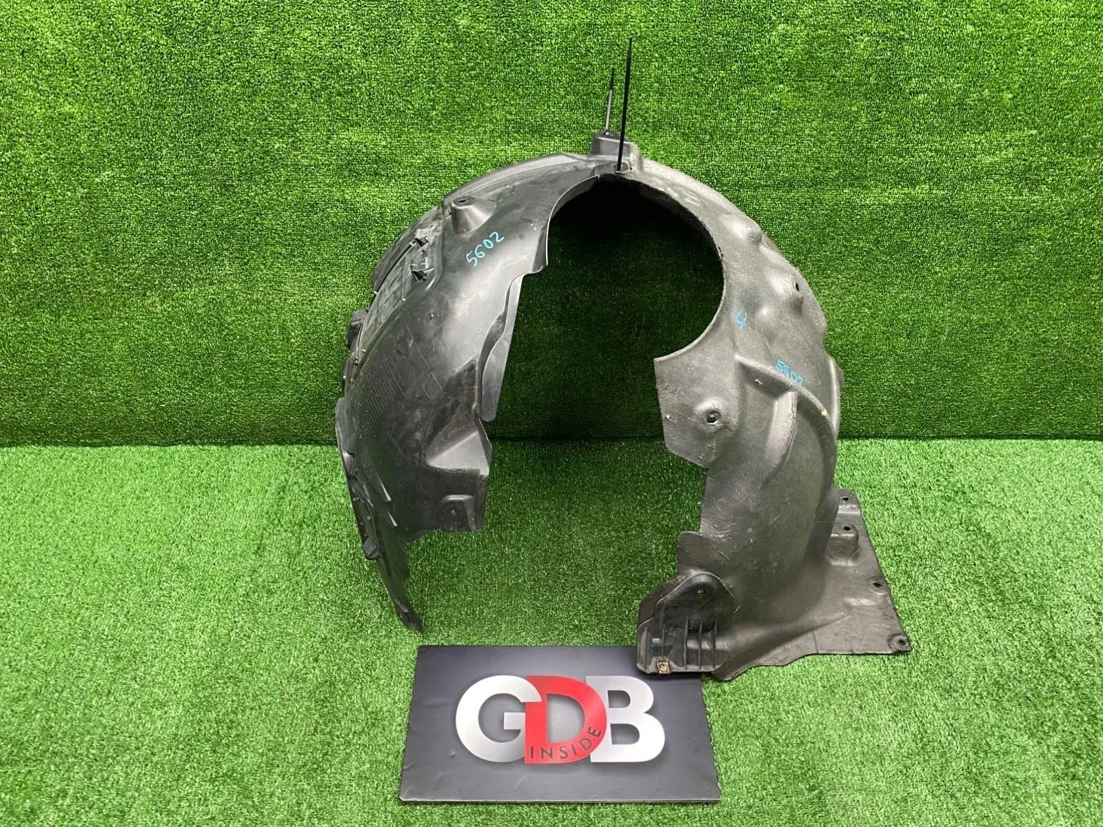 Подкрылок BMW 1 series 22.06.2015 51717260710 F20 N13B16A, передний правый