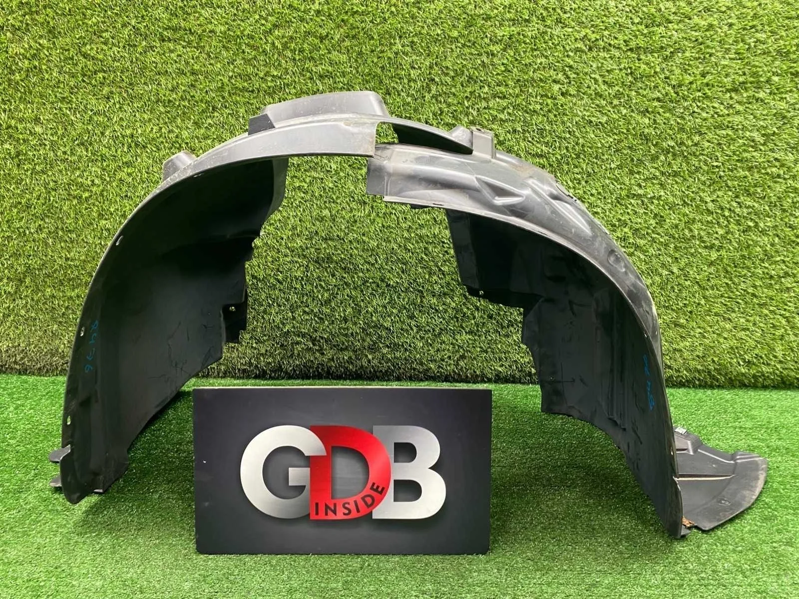 Подкрылок BMW X1 19.12.2012 51717290160 E84 N20B20A, передний правый