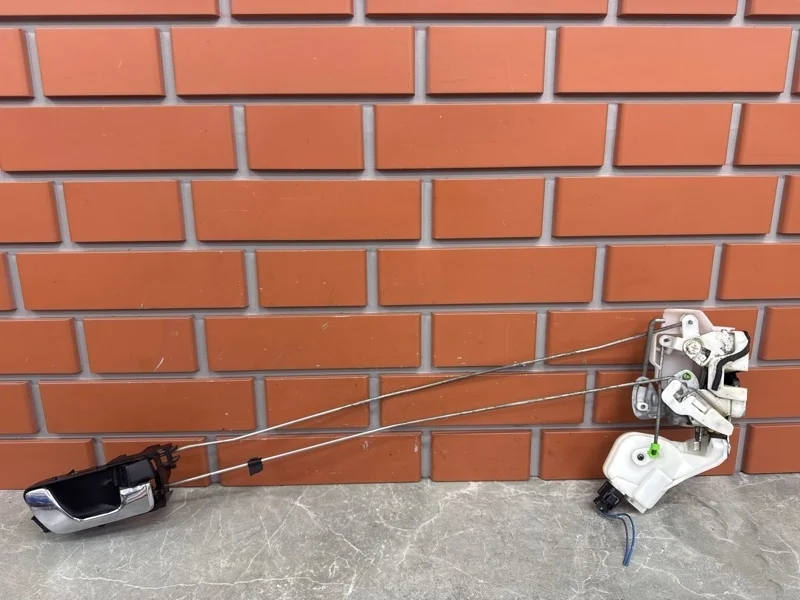 Замок Mitsubishi Pajero 2013 5745A128 4 3.2 4M41, задний правый