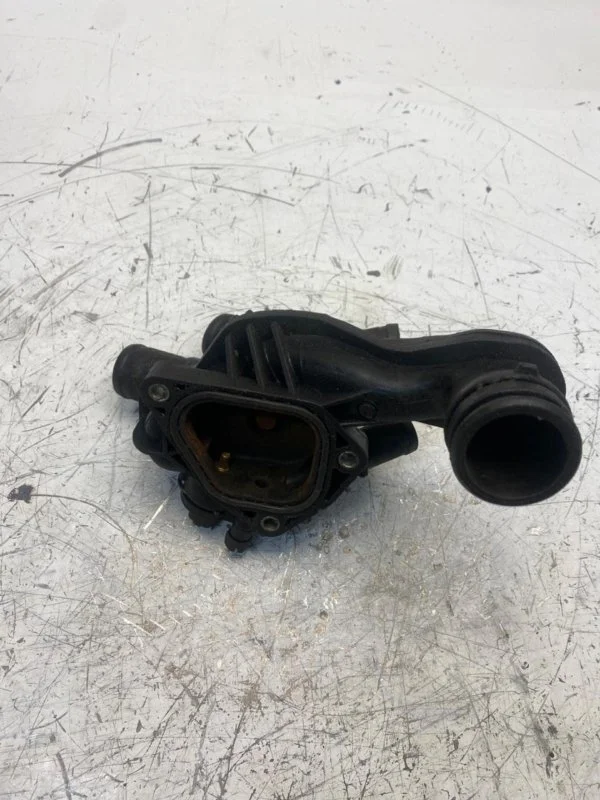 Корпус термостата Peugeot 308 1