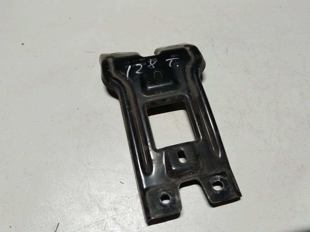 Кронштейн замка капота Volkswagen Polo 2024 60U805567