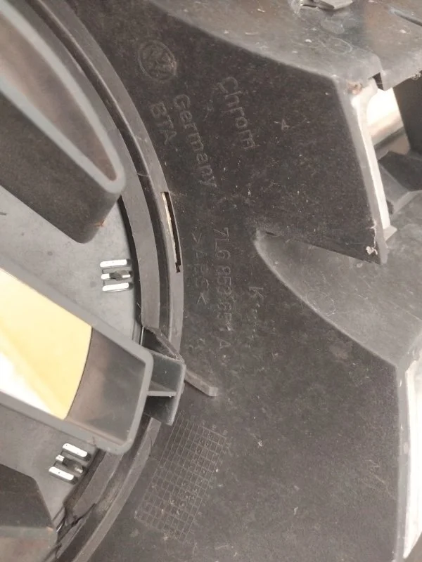 Решетка радиатора Volkswagen Touareg 2002-2006 7L