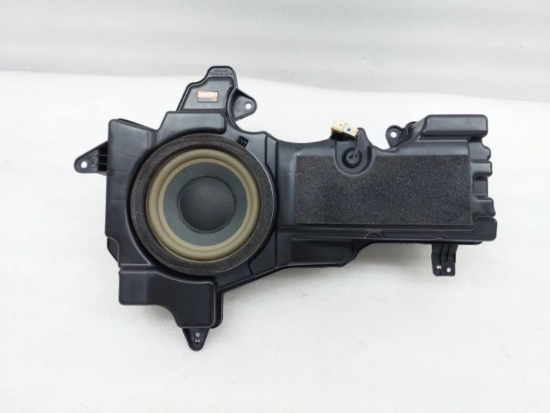 Сабвуфер Toyota Land Cruiser 2011 J200