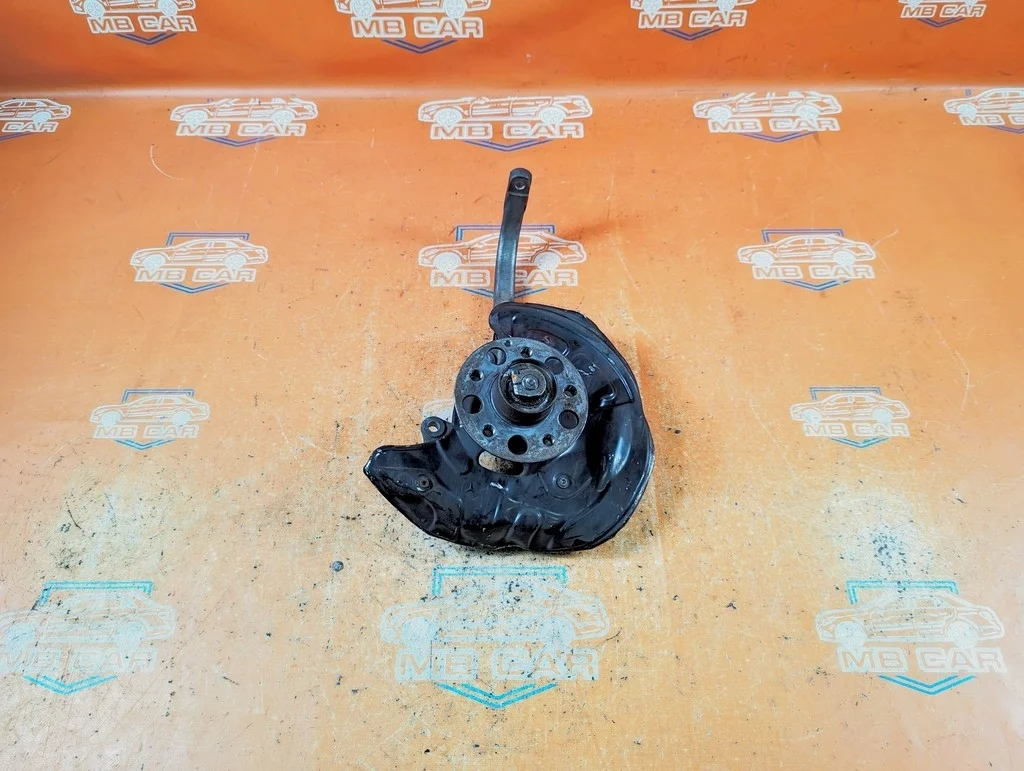 Кулак поворотный передний правый Mercedes-Benz