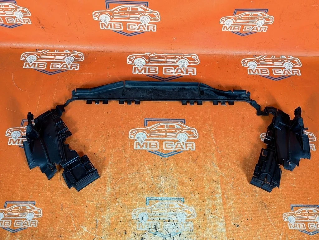 Кожух радиатора Mercedes-Benz