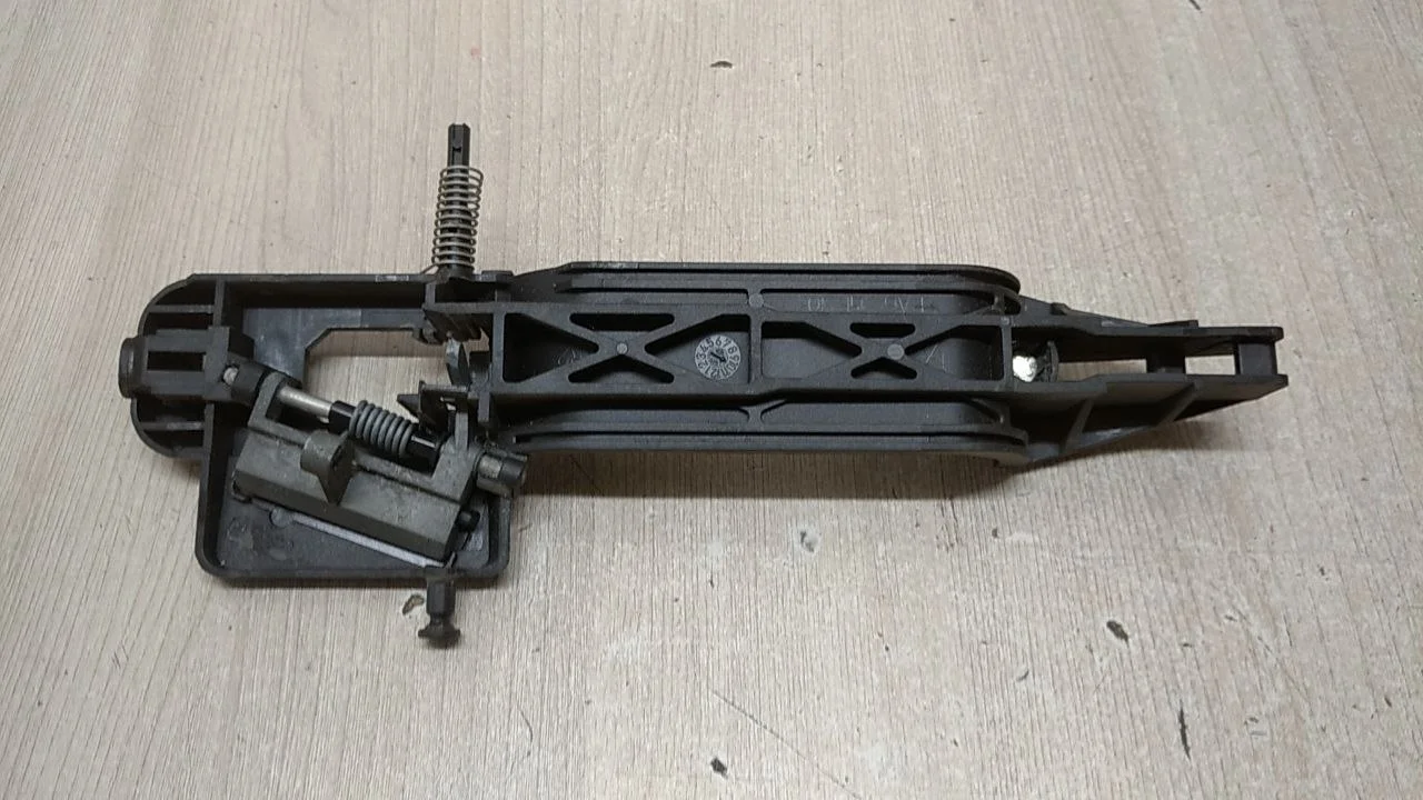 [Б/У] Кронштейн ручки для задняя правая Ford Fusion [Код: 00688562 ]