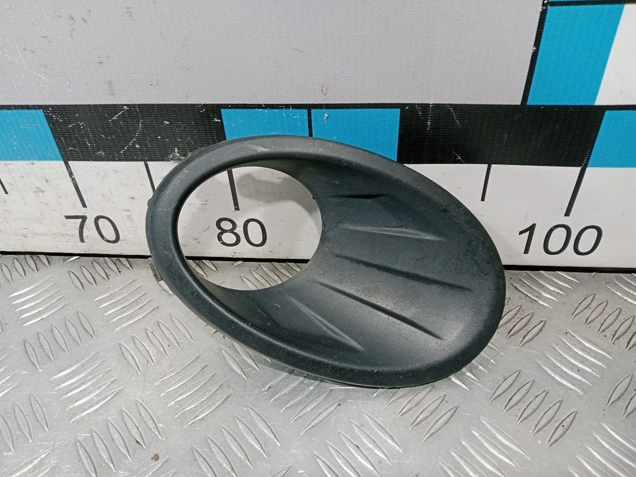 [Б/У] Рамка противотуманной фары правой [Код: 00574628 ]