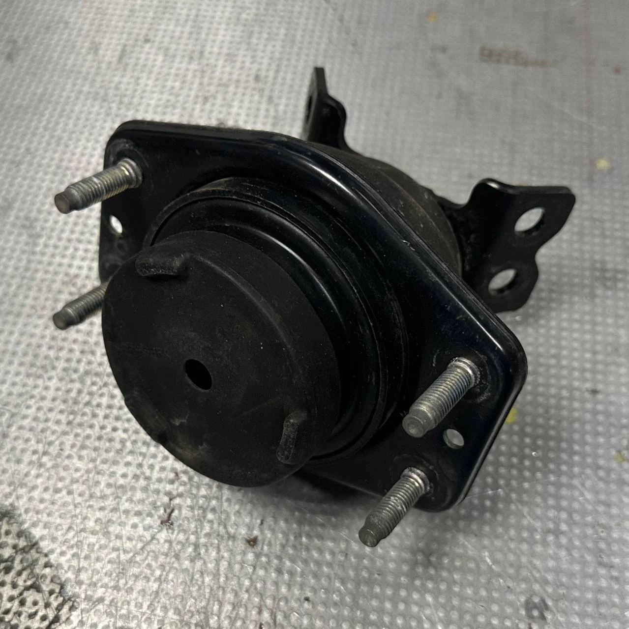 [Б/У] Опора КПП 4.6 32V 1URFSE АКПП Lexus LS460/460L 2006-2012 [Код: 00306571 ]