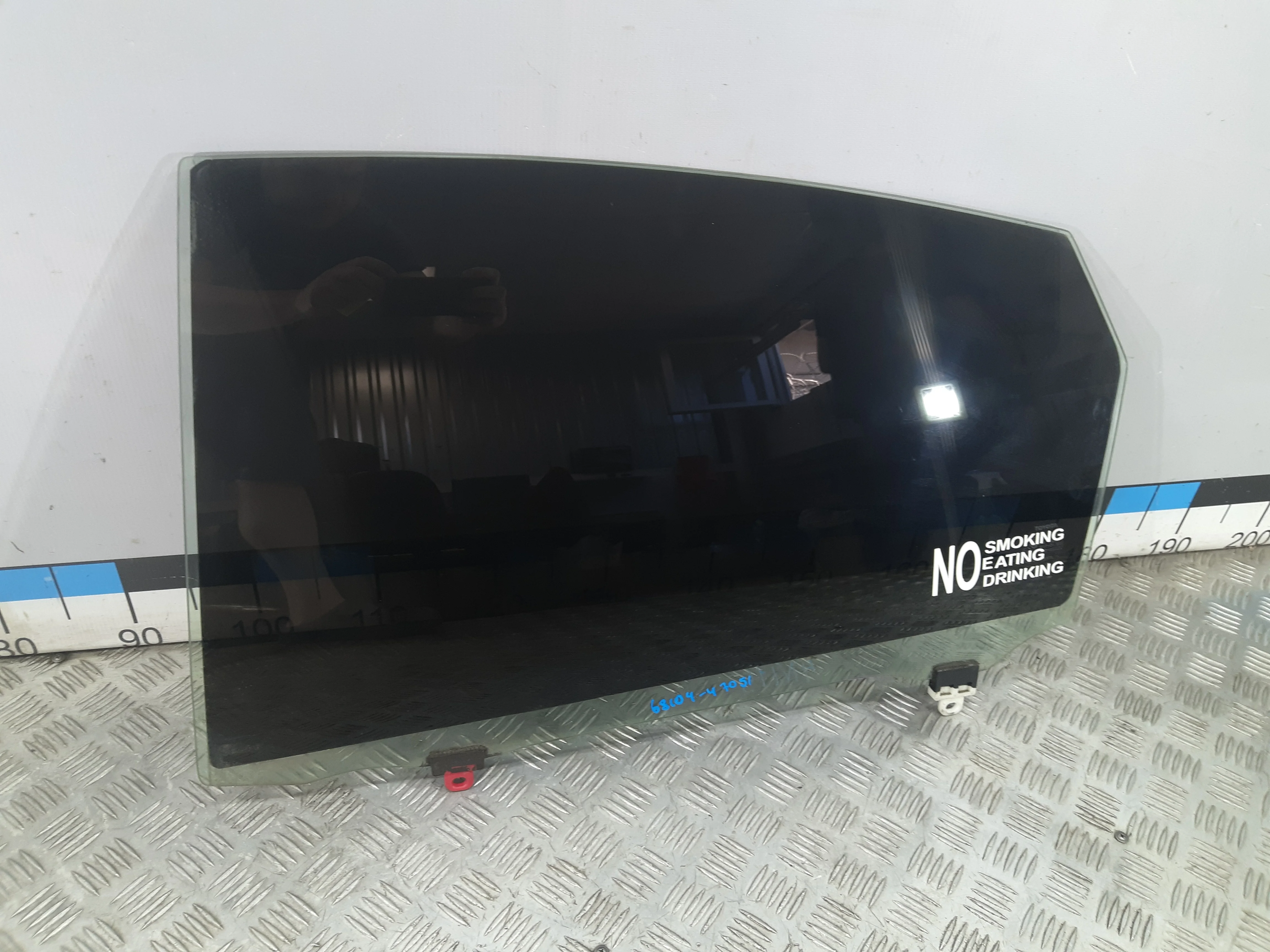 [Б/У] Стекло двери задней левой [Код: 00294933 ]