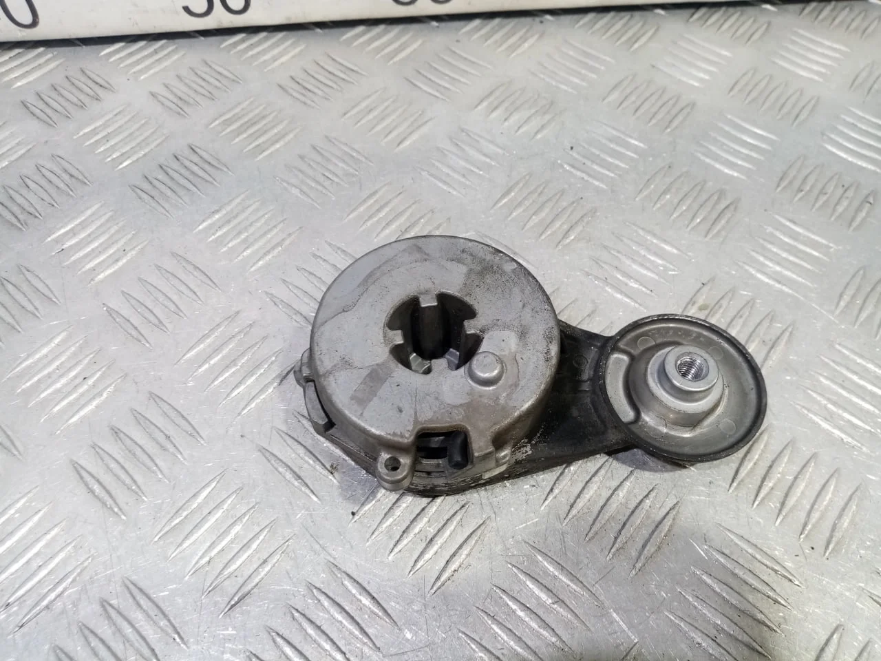 [Б/У] Натяжитель ремня CDNC [Код: 00581085 ]