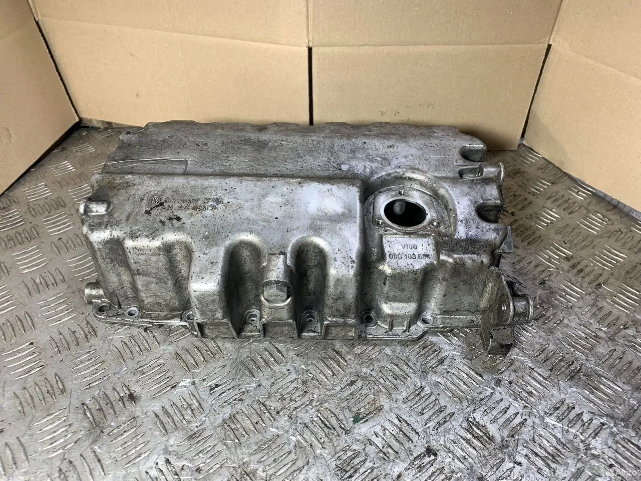 Поддон двигателя vw skoda 03g103603ad