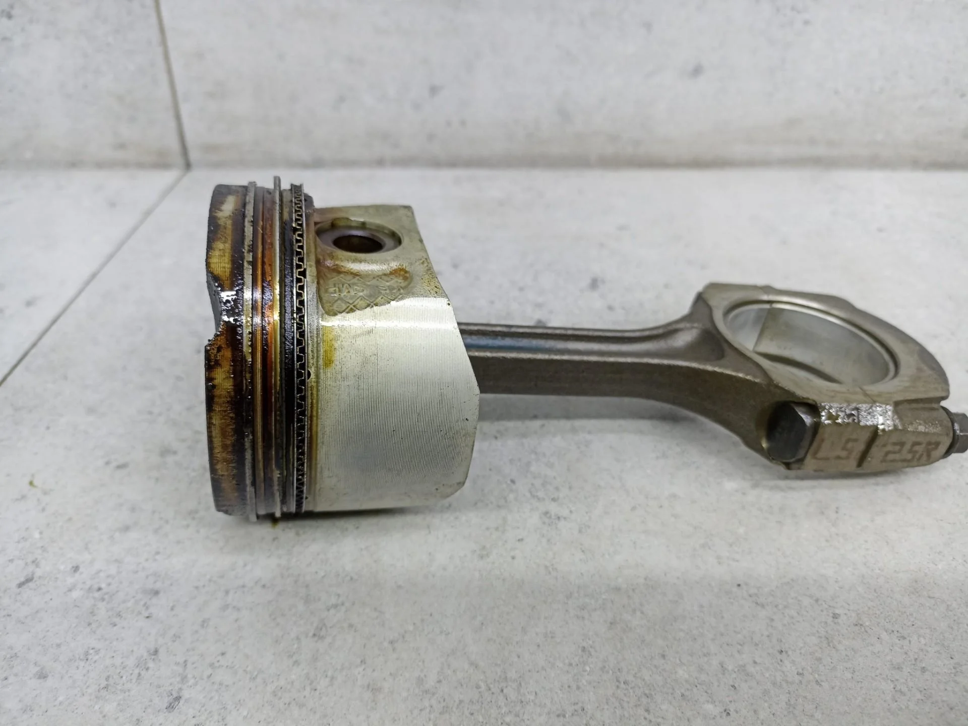 Шатун Renault Megane 2 рест. 2009 121009455R