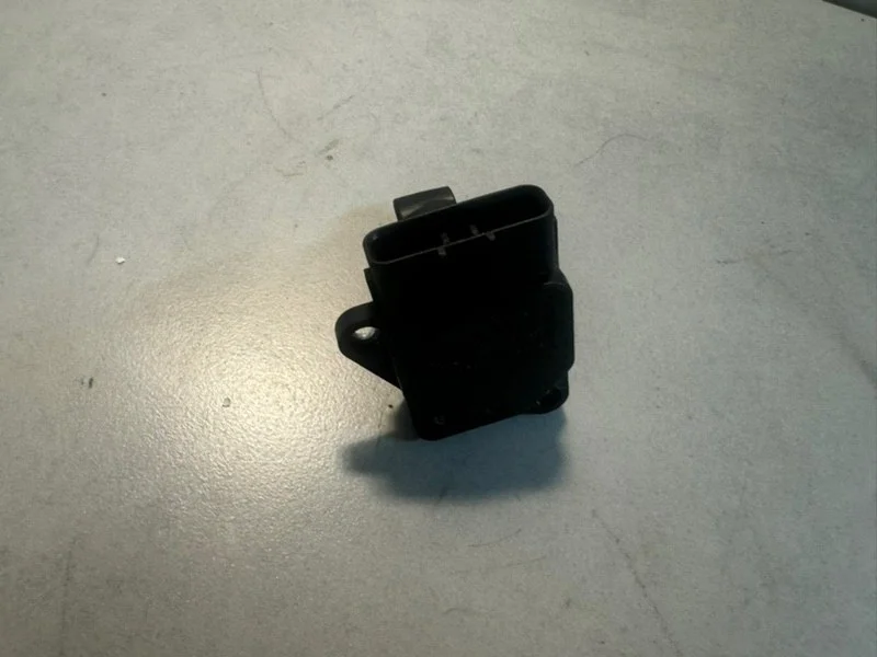 Датчик массового расхода воздуха Volvo XC60