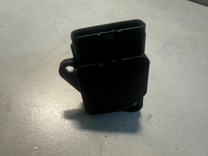 Датчик массового расхода воздуха Volvo S40