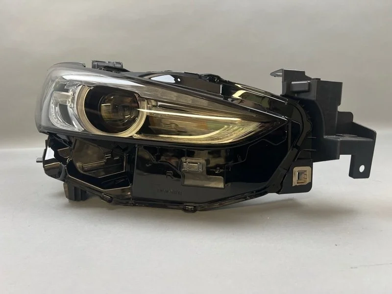 Фара Mazda 6 2018-2023 GSJ451031A GJ, передняя правая