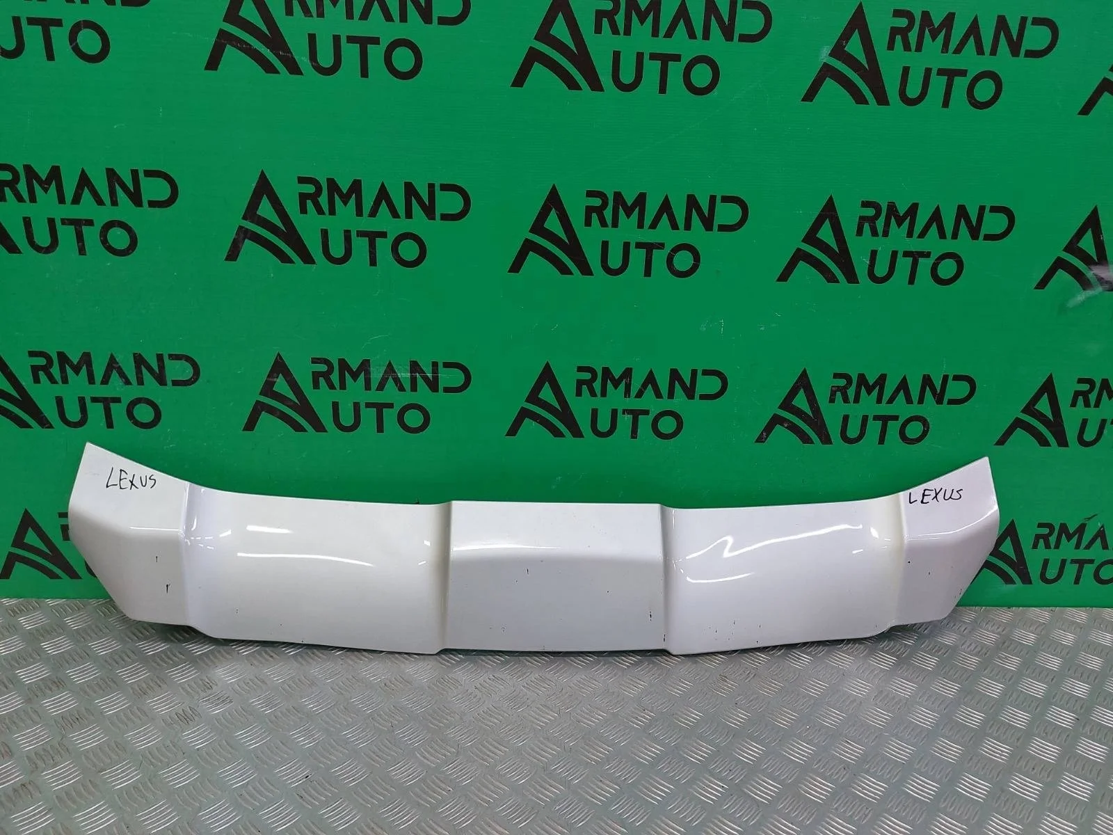 Накладка бампера Lexus LX 2015-2023 URJ200