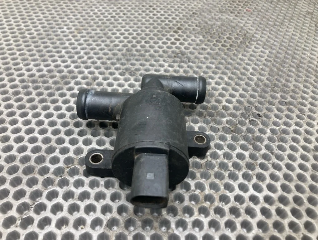 Клапан системы охлаждения Audi A6 2012 C7