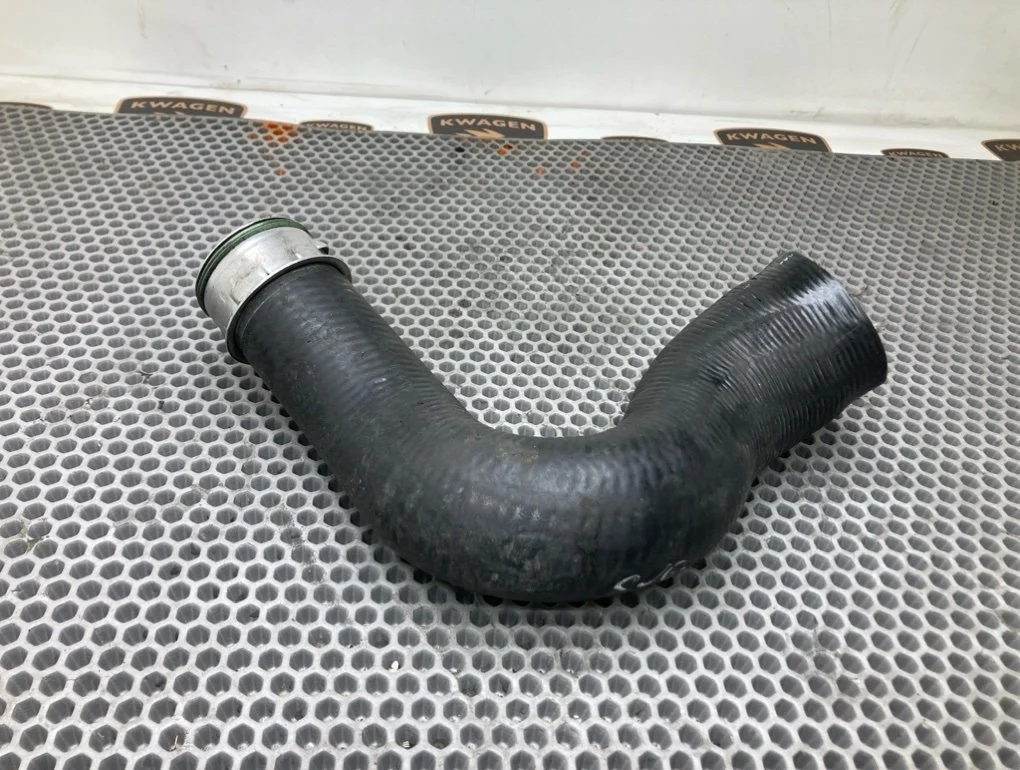 Патрубок интеркулера Audi Q7 2013 4L