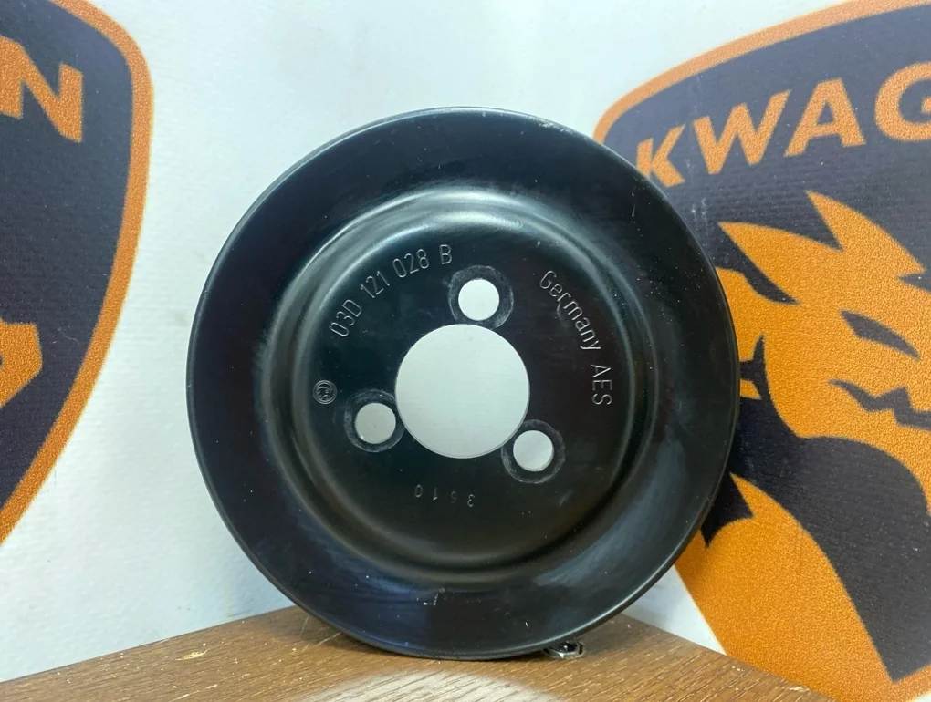 Шкив помпы Volkswagen Golf 2011 5K