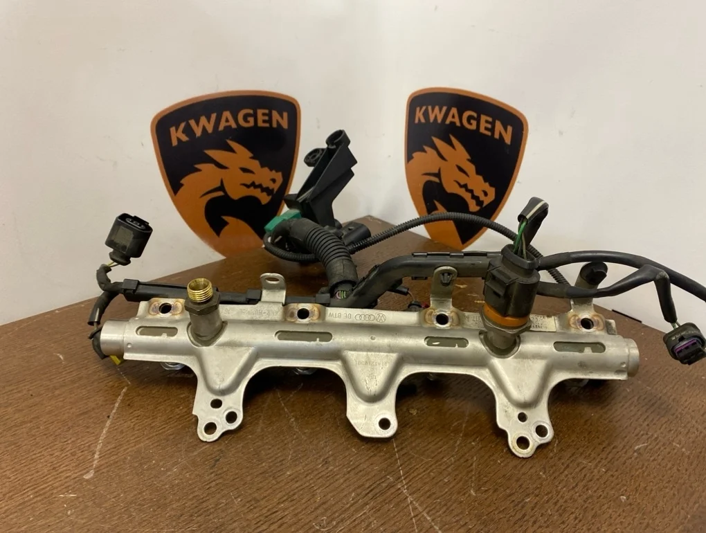 Топливная рейка Audi A5 2011 8T