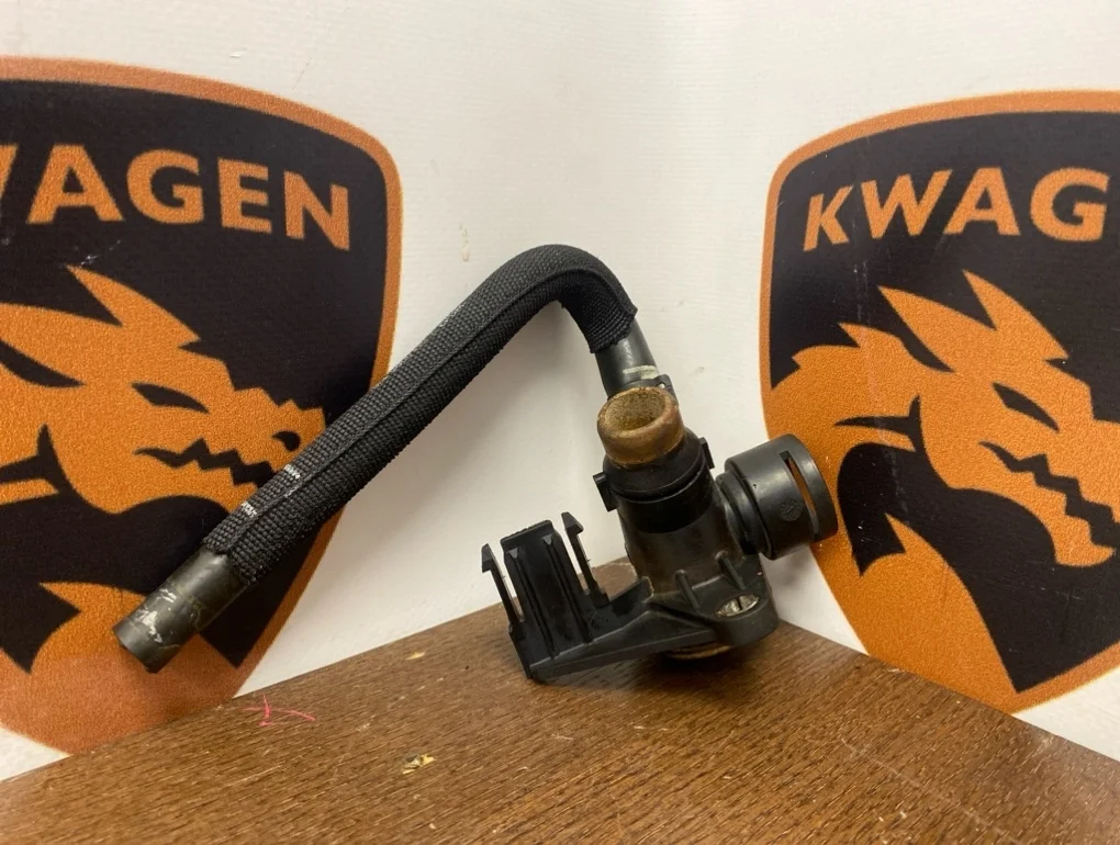 Фланец системы охлаждения Audi A5 2011 8T