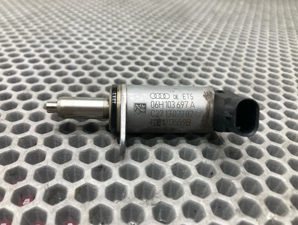 Клапан электромагнитный фаз грм Audi A5 2011 8T