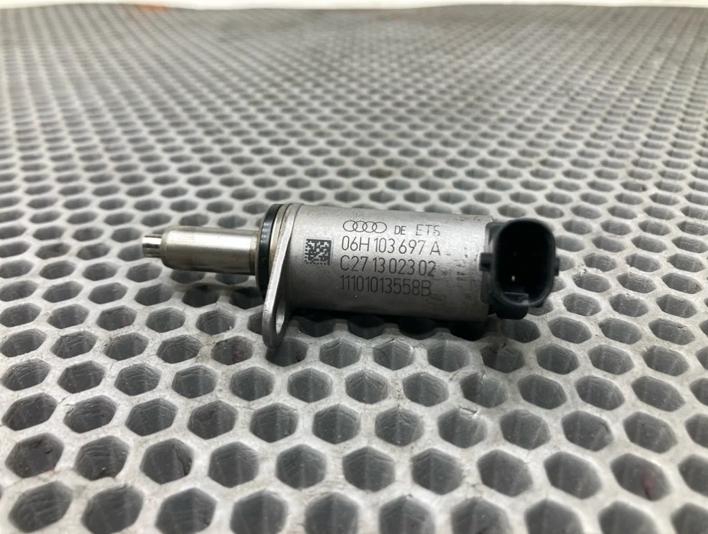 Клапан электромагнитный фаз грм Audi A5 2011 8T