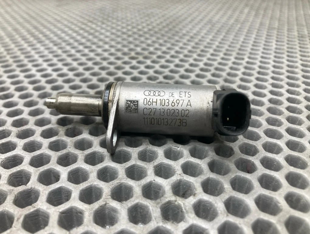 Клапан электромагнитный фаз грм Audi A5 2011 8T