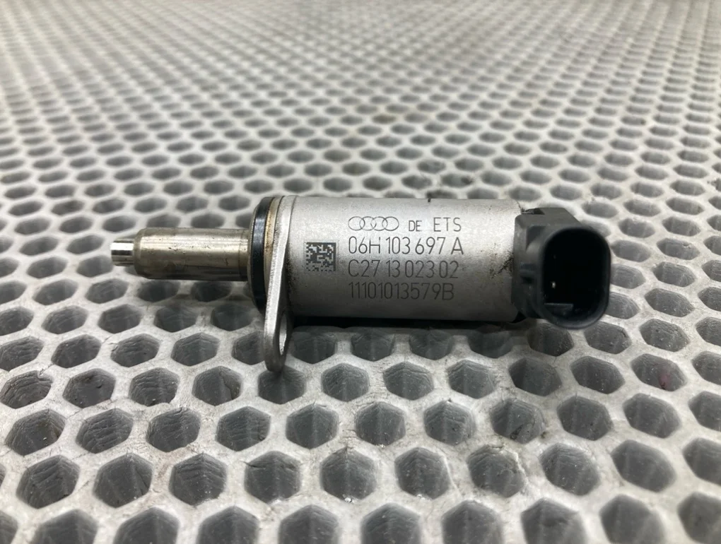 Клапан электромагнитный фаз грм Audi A5 2011 8T