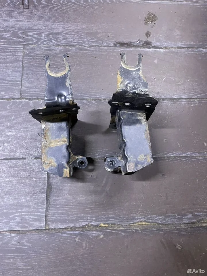 Кронштейн переднего бампера левый audi q7