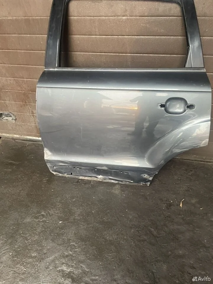 Задняя левая дверь audi q7 4l0833051