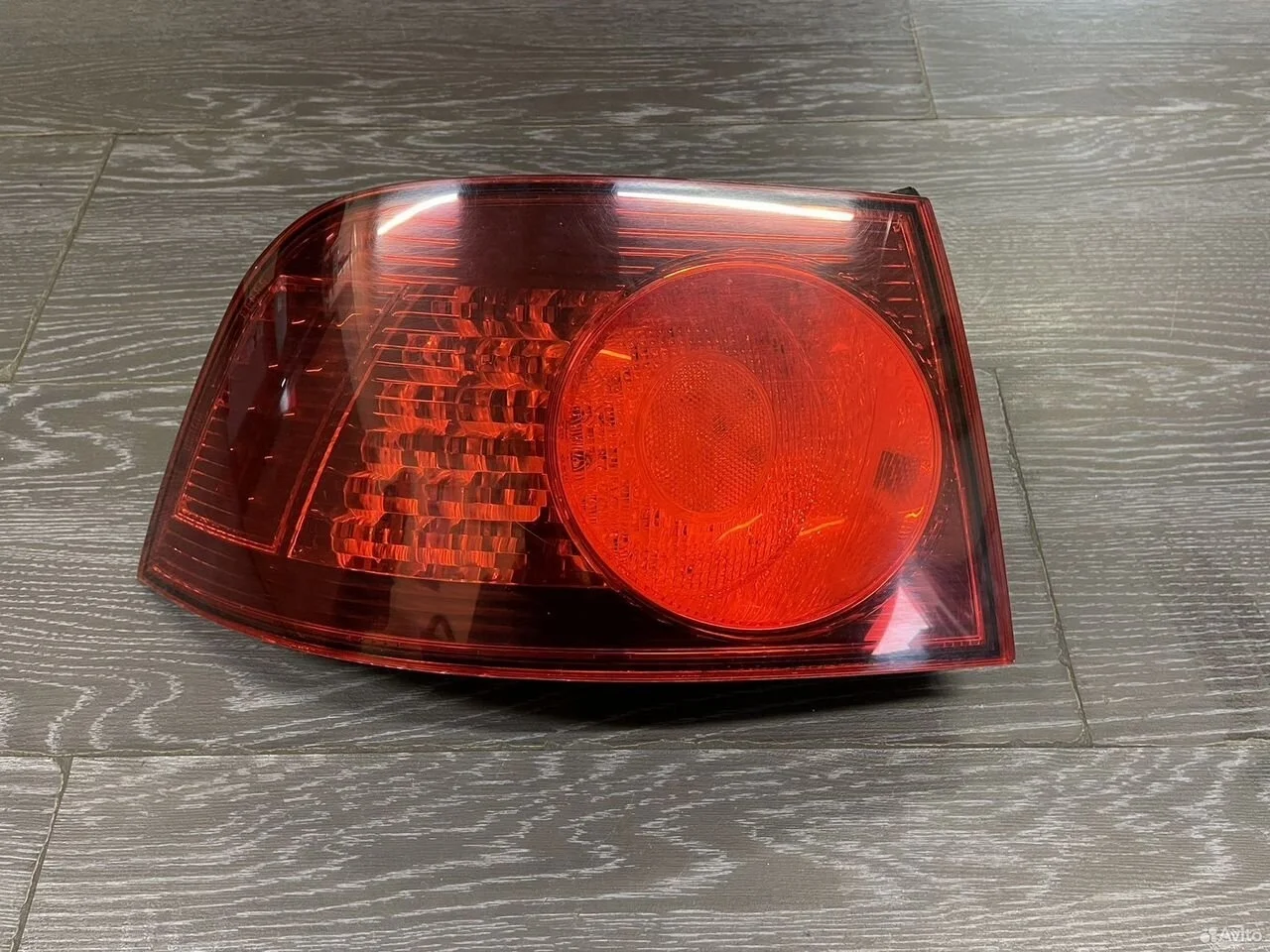 Задний левый фонарь на крыло vw phaeton 3d0945095f
