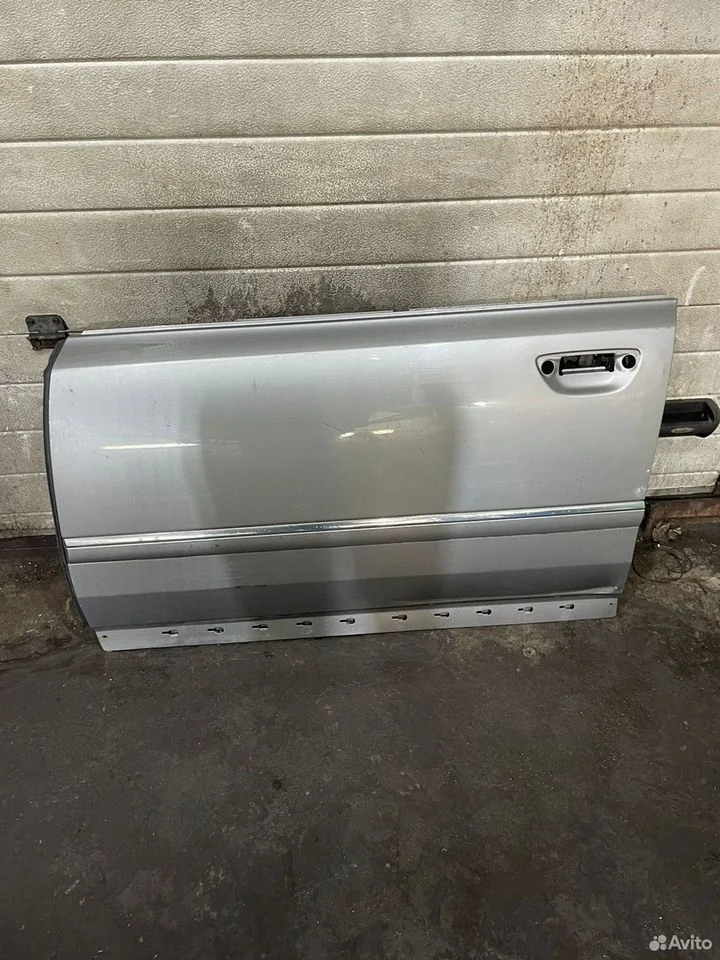 Дверь передняя левая aui a8 d3 4e0831051c