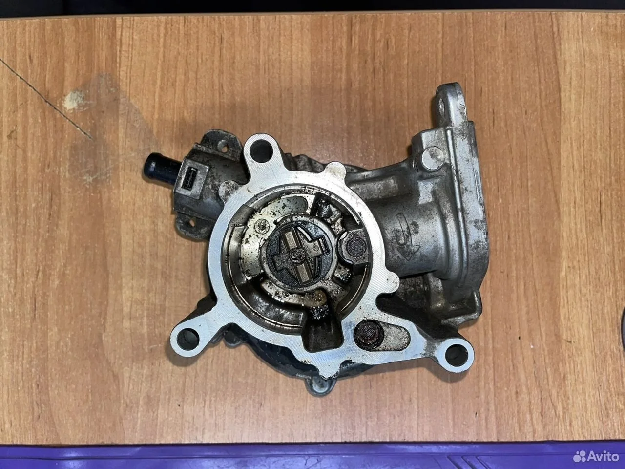 Насос вакуумный 06j145100b