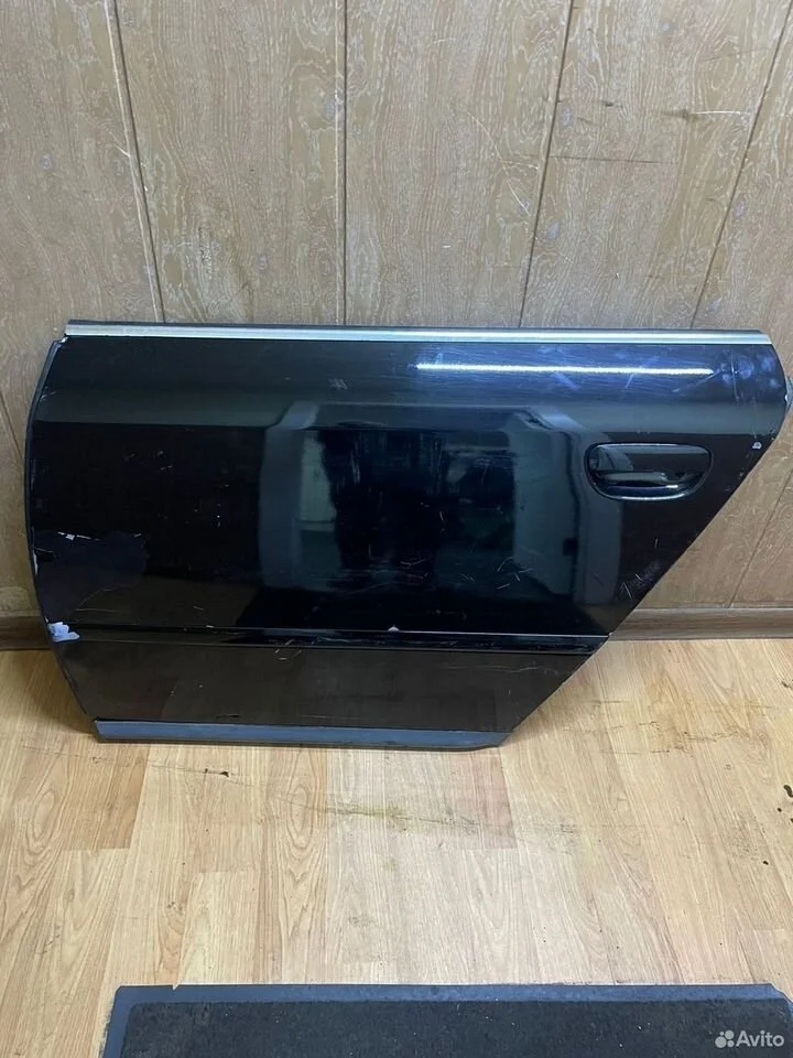 Дверь задняя левая audi a4 8e0833051