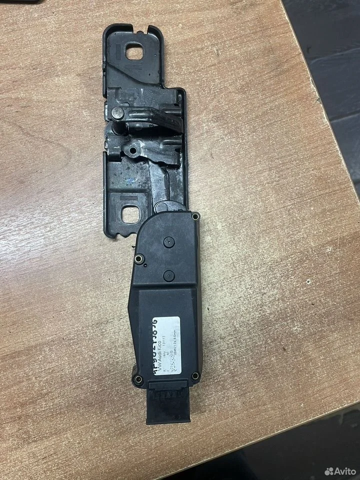 Замок багажника audi q7 4l