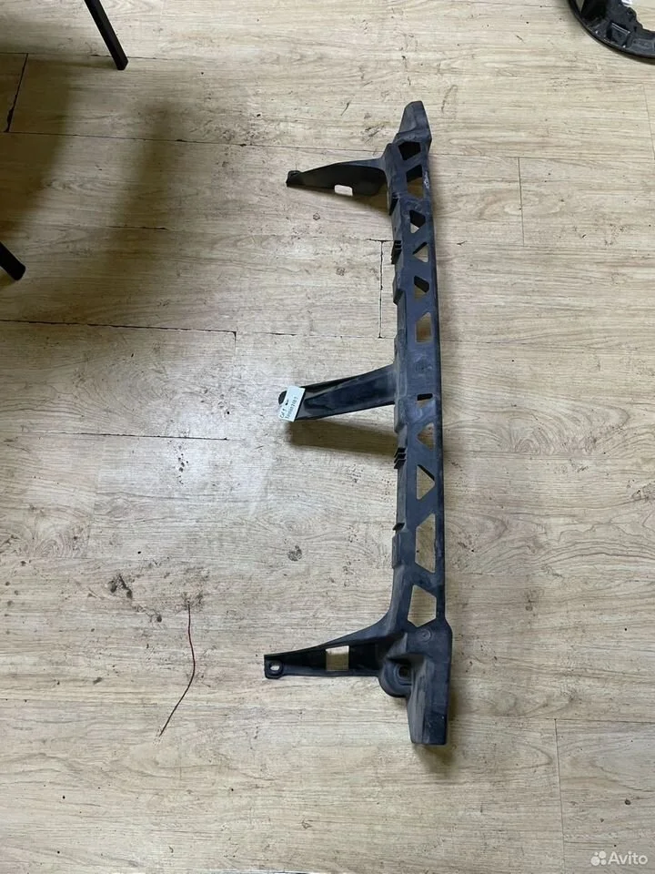 Кронштейн бампера skoda superb 3u0807189