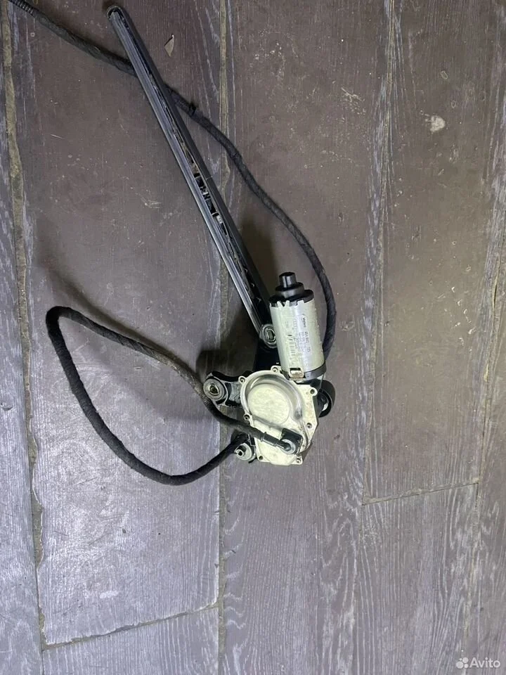 Задний моторчик стеклоочистителя q7