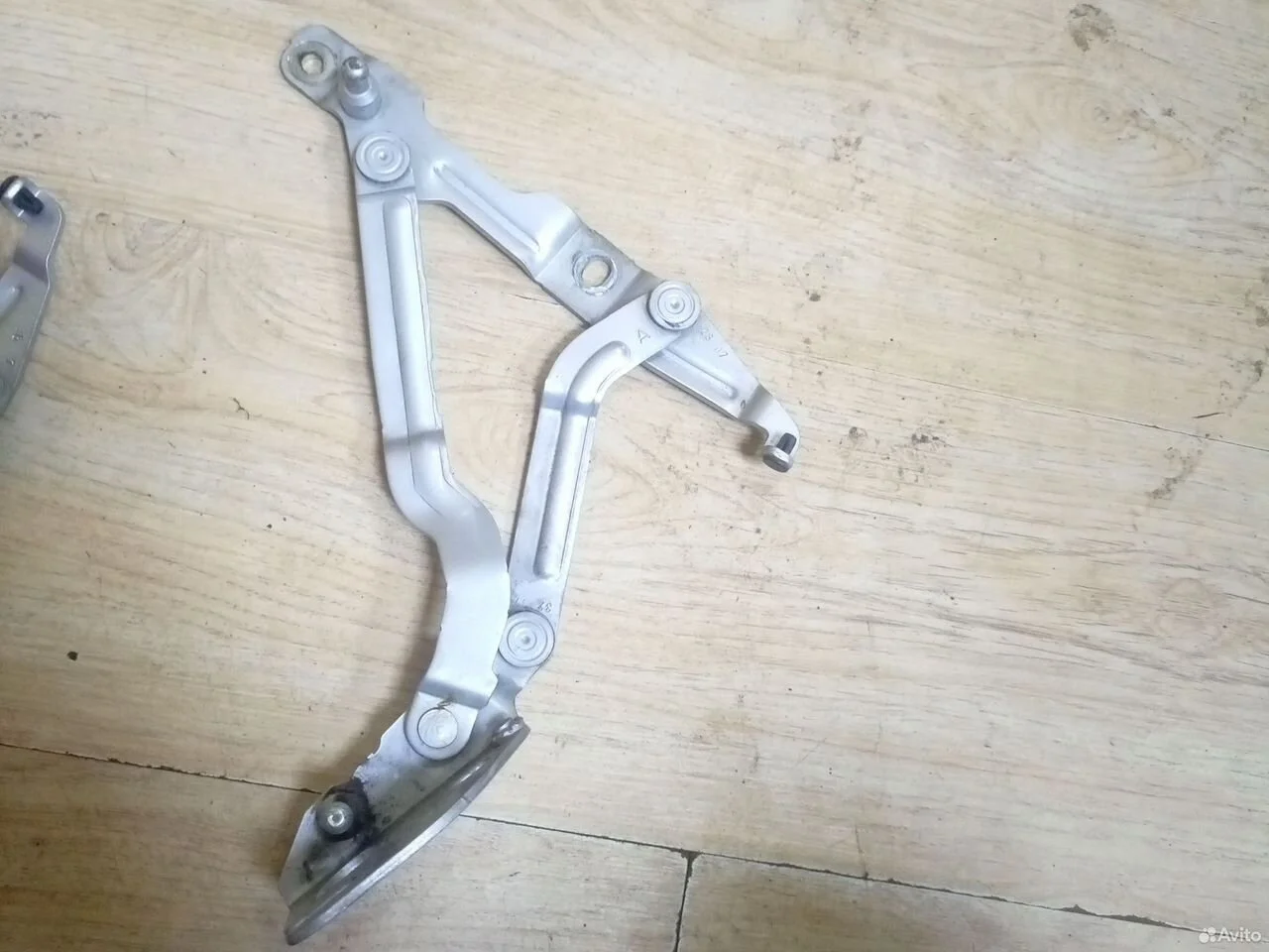 Петли багажника vag