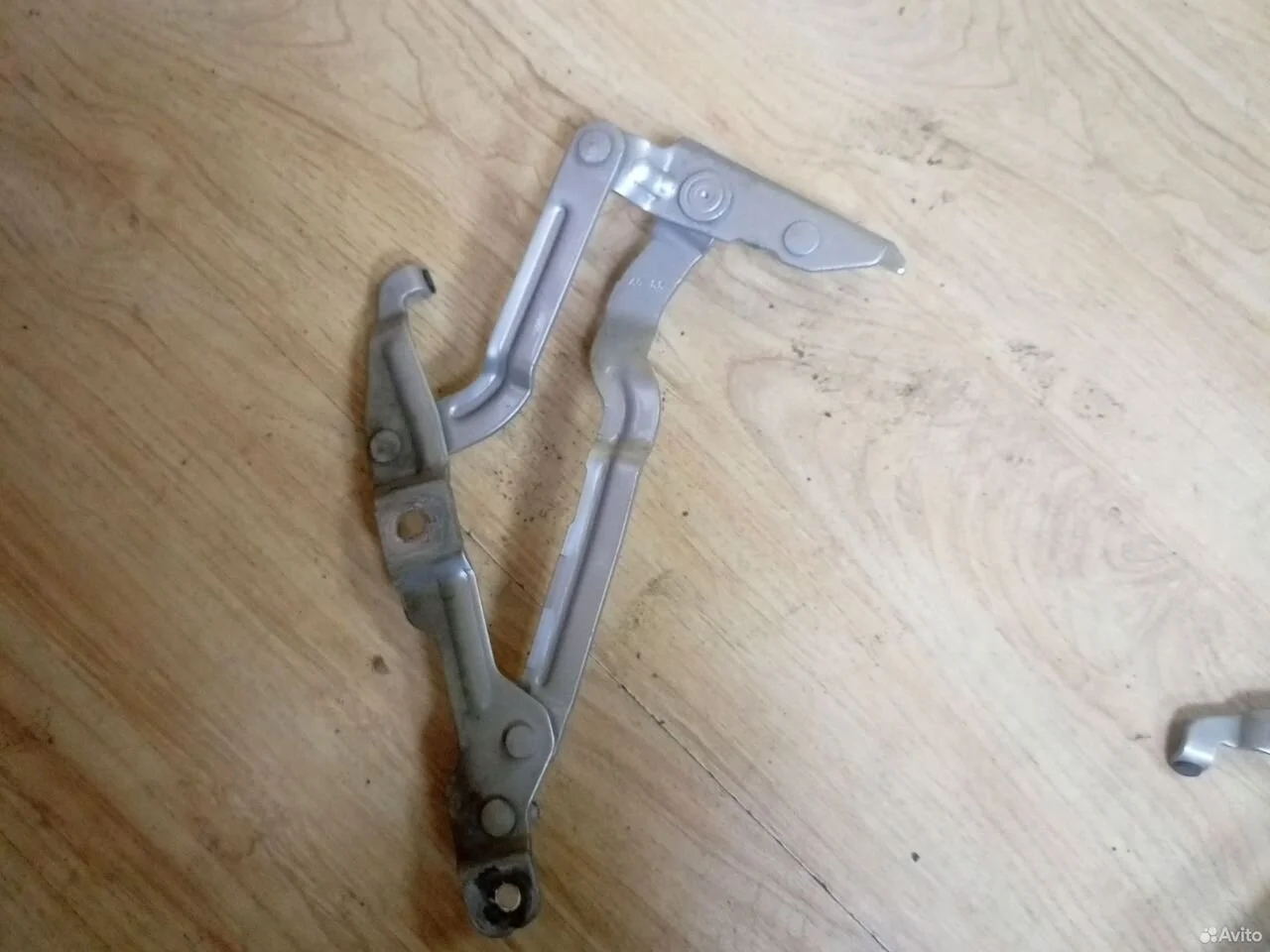 Петли багажника vag