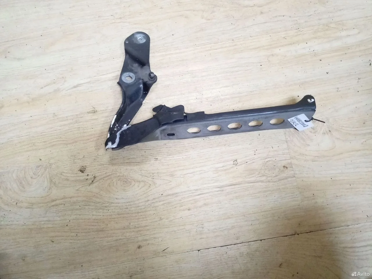 Петля капота правая audi a8 d4 4h0823302d